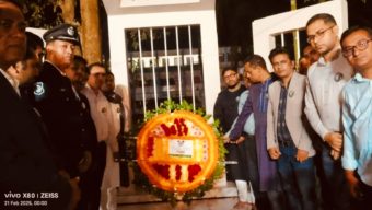 ২১শে ফেব্রুয়ারির প্রথম প্রহরে ভাষা শহীদদের প্রতি উপজেলা প্রশাসক,পৌর প্রশাসক ও ওসির শ্রদ্ধা নিবেদন