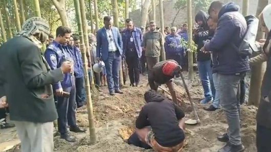 রংপুরের পীরগঞ্জে নারীর মাথাবিহীন ও পুতে রাখা শিশু সাইমার লাশ উদ্ধার