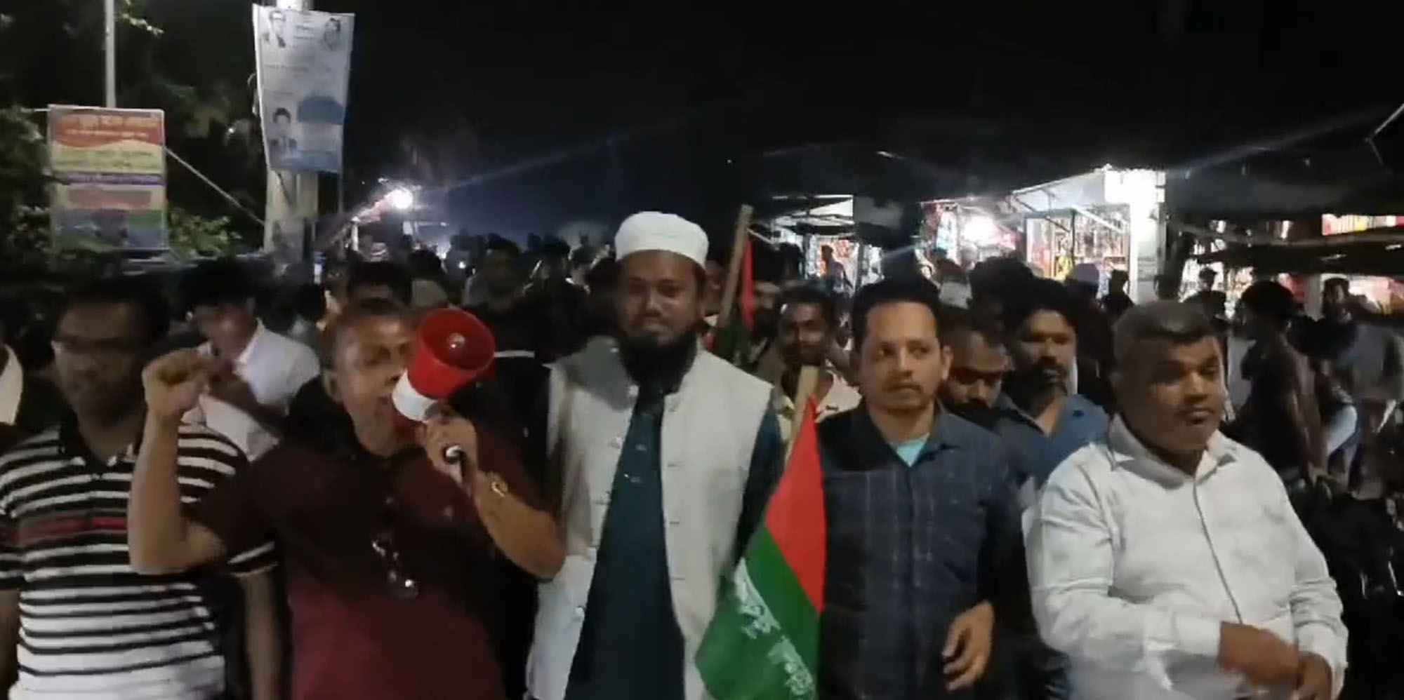 গোপালগঞ্জের আ’লীগের মশাল মিছিল, প্রতিবাদে বিএনপির বিক্ষোভ মিছিল