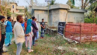 প্রথম রমজানে শহীদ পরিবারের খোজখবর নিতে জুলাই শহীদদের বাড়িতে নলছিটির ইউএনও ।