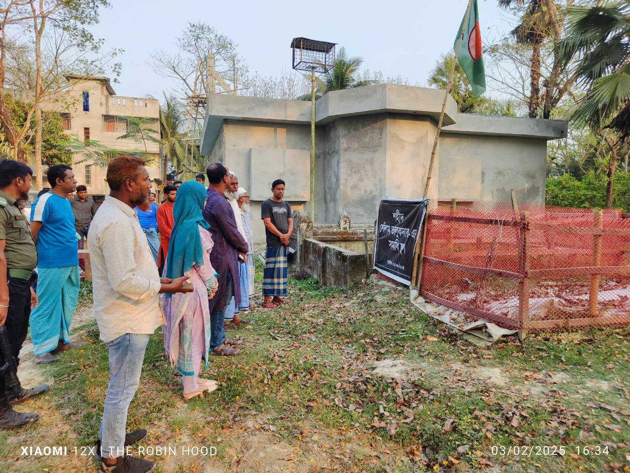 প্রথম রমজানে শহীদ পরিবারের খোজখবর নিতে জুলাই শহীদদের বাড়িতে নলছিটির ইউএনও ।