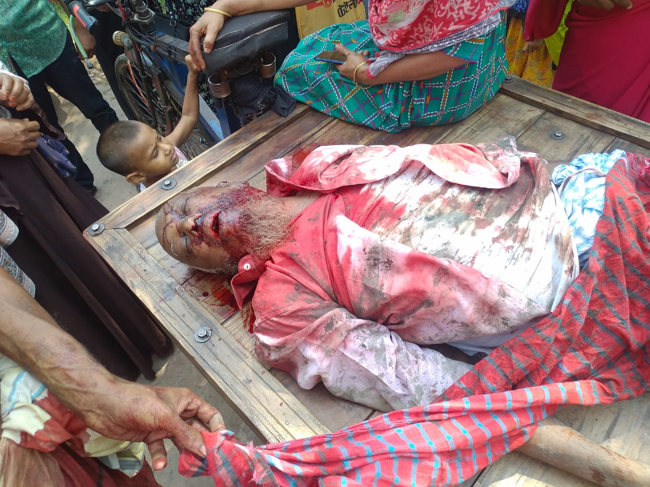 বরিশালে সড়ক দুর্ঘটনায় একজন নিহত