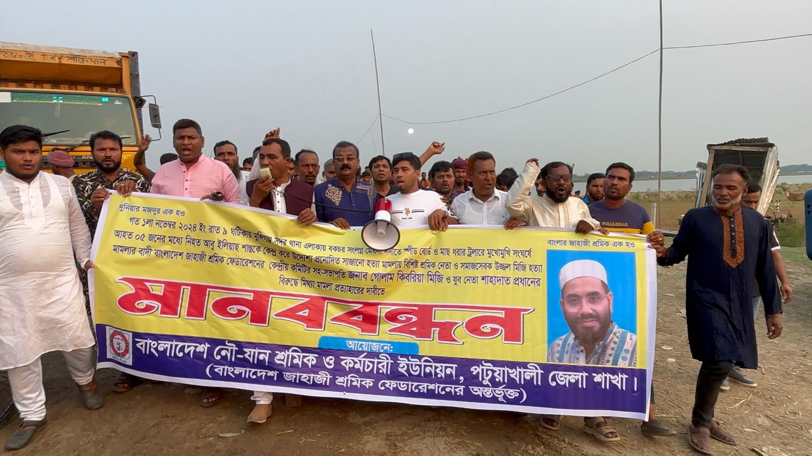 দাবী আদায় না হলে  নৌযান ধর্মঘটের হুশিয়ারী