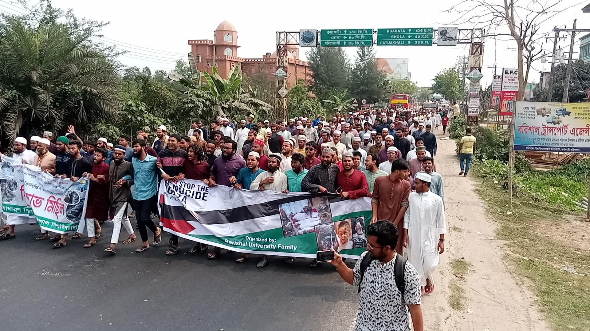 গাজায় বর্বর হামলার প্রতিবাদে ববিতে বিক্ষোভ মিছিল