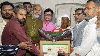 বৈষম্য বিরোধী আন্দোলনে শহীদ বীরদের পরিবারের মধ্যে ঈদ উপহার সামগ্রী বিতরণ