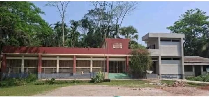 ইন্দুরকানীতে স্বাধীনতা ও জাতীয় দিবসে পতাকা টানায়নি সরকারী প্রাথমিক বিদ্যালয়, করেনি অনুষ্ঠান