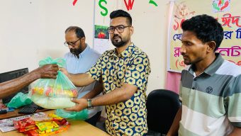 বটতলা এলাকায় ঈদ সামগ্রী বিতরণ