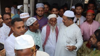 “দেড় যুগ পরে গৌরনদী কেন্দ্রীয় ঈদের জামাতে  সাবেক সাংসদ জহির উদ্দিন স্বপন! আবেগঘন পরিবেশ!   বিএনপি ও জামায়াতের নেতাকর্মীদের স্বতঃস্ফুর্ত অংশগ্রহণ!”