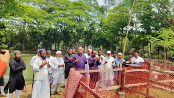 ঈদের দিনে নলছিটির শহীদ পরিবারের পাশে অতিরিক্ত বিভাগীয় কমিশনার।
