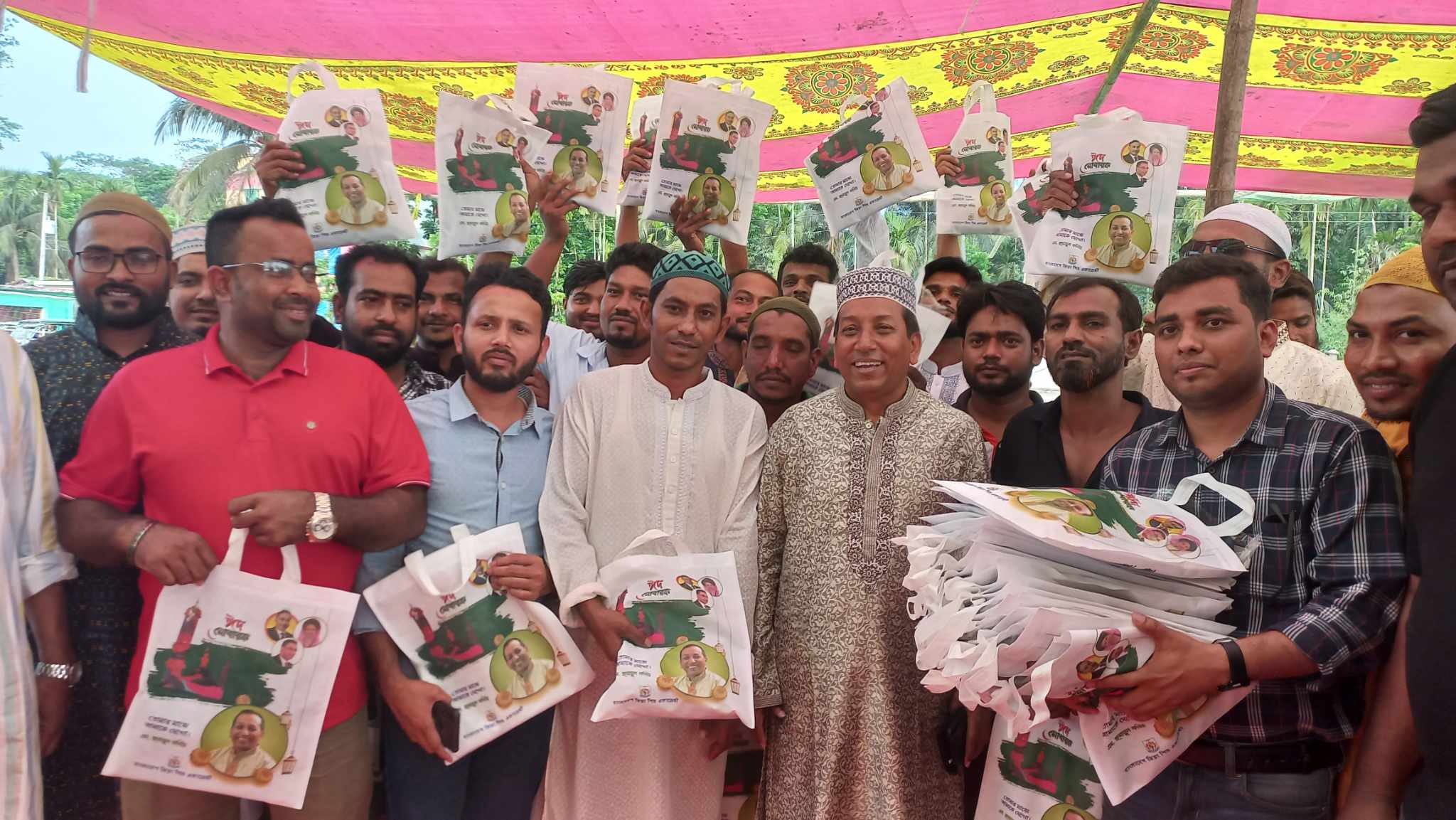 জিয়া শিশু একাডেমির পক্ষ থেকে বরগুনায় ঈদ উপহার