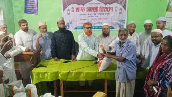 ঝিকরগাছা উপজেলা জামায়াতের উদ্যোগে ভিন্ন ধর্মাবলম্বীদের মাঝে খাদ্য সামগ্রী বিতরণ।