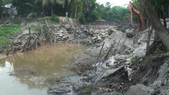 কোটালীপাড়ায় স্লুইস গেট নির্মাণে ব্যক্তি মালিকানাধীন জমি ও গাছপালা কাটার অভিযোগ