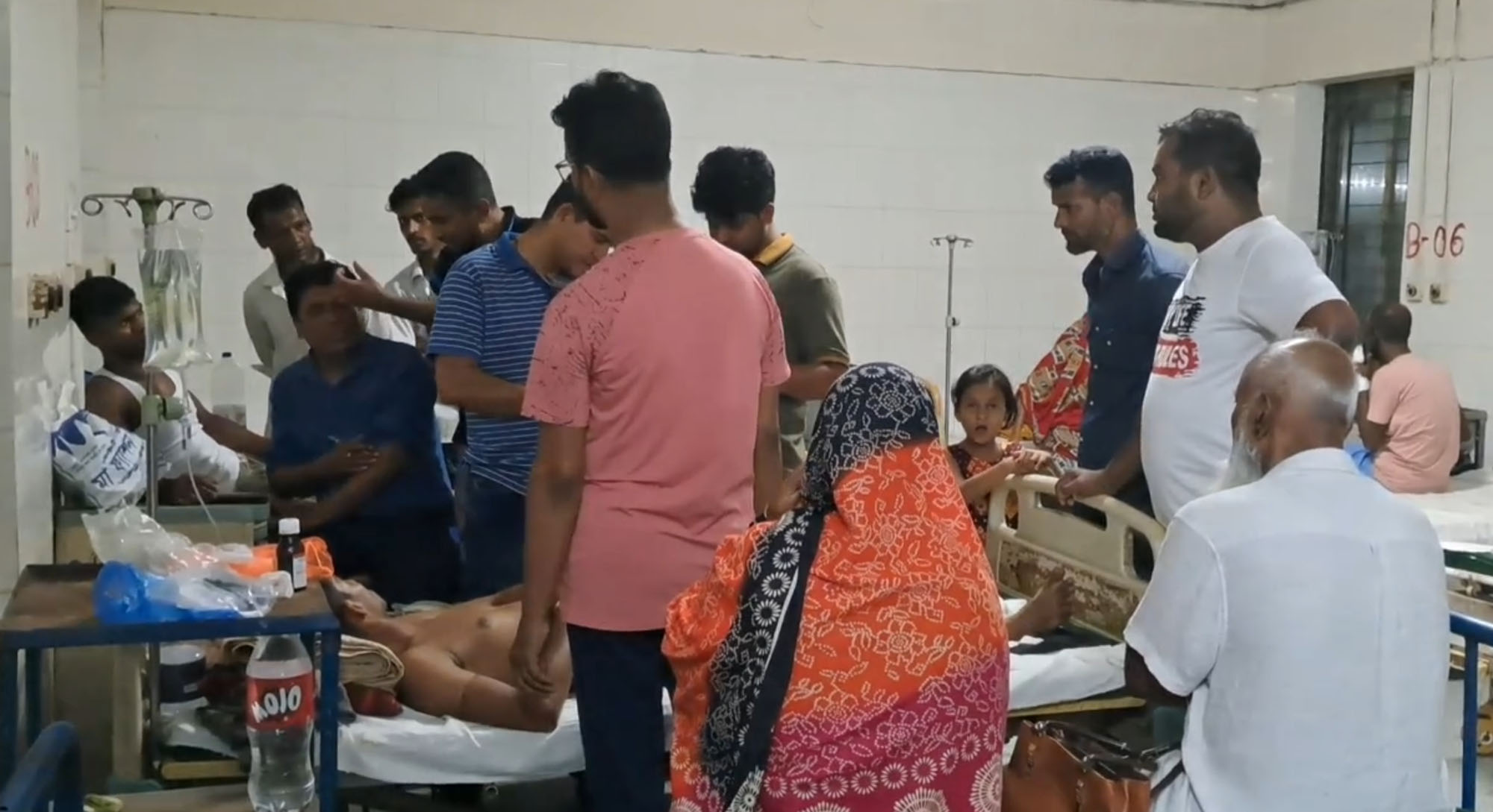 গোপালগঞ্জে বর্তমান ও সাবেক ইউপি সদস্যের সমর্থকদের মধ্যে সংঘর্ষে আহত-১০