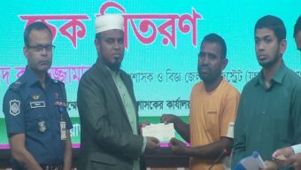 গোপালগঞ্জে জুলাই-আগষ্ট গণঅভ্যূথ্থানে আহত যোদ্ধাদের মাঝে আর্থিক অনুদানের চেক বিতরণ