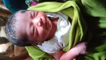 ঠাকুরগাঁওয়ে ভুট্টা ক্ষেত থেকে জীবিত নবজাতক উদ্ধার।