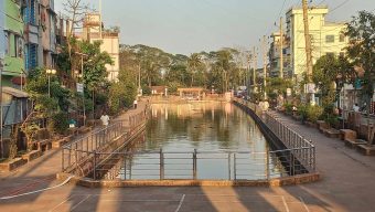বরগুনায় ৩ কোটি ৫৩ লক্ষ টাকা ব্যয়ে নির্মিত পৌর নাথপট্টি লেকটি সংস্কারের অভাব পুনরায় ভাগাড়ে পরিণত হচ্ছে।