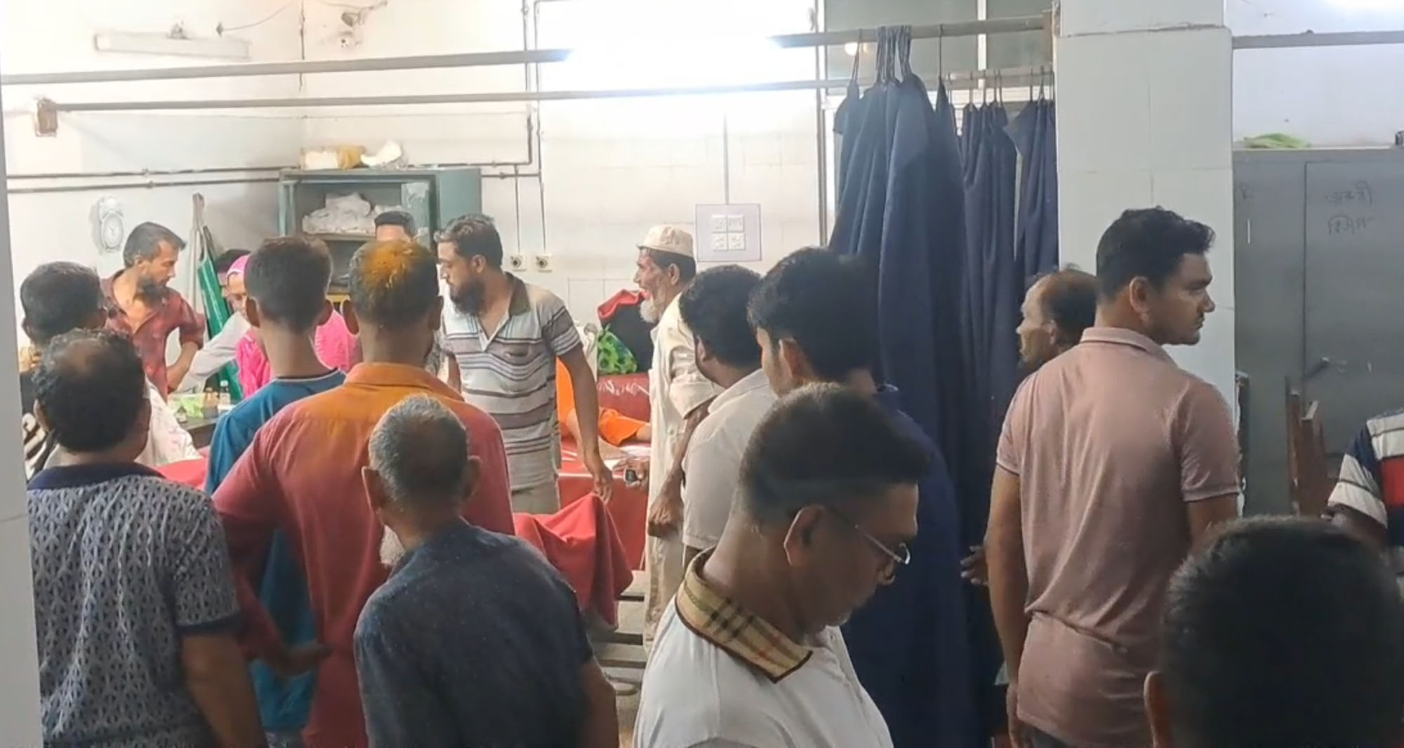 গোপালগঞ্জে জমিতে পানি দেয়াকে কেন্দ্র করে সংঘর্ষে নারী নিহত, আহত ১০