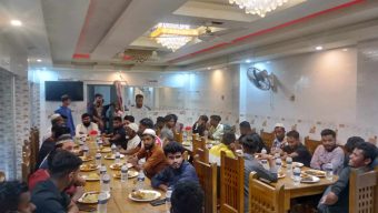 ফ্রান্স প্রবাসী উজ্জ্বলুর রহমানের উদ্যোগে ইফতার মাহফিল