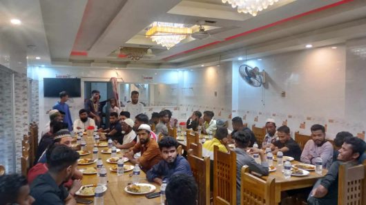 ফ্রান্স প্রবাসী উজ্জ্বলুর রহমানের উদ্যোগে ইফতার মাহফিল