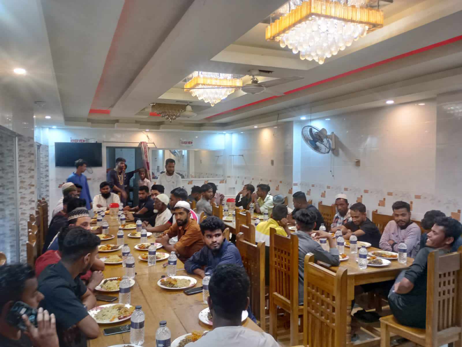 ফ্রান্স প্রবাসী উজ্জ্বলুর রহমানের উদ্যোগে ইফতার মাহফিল
