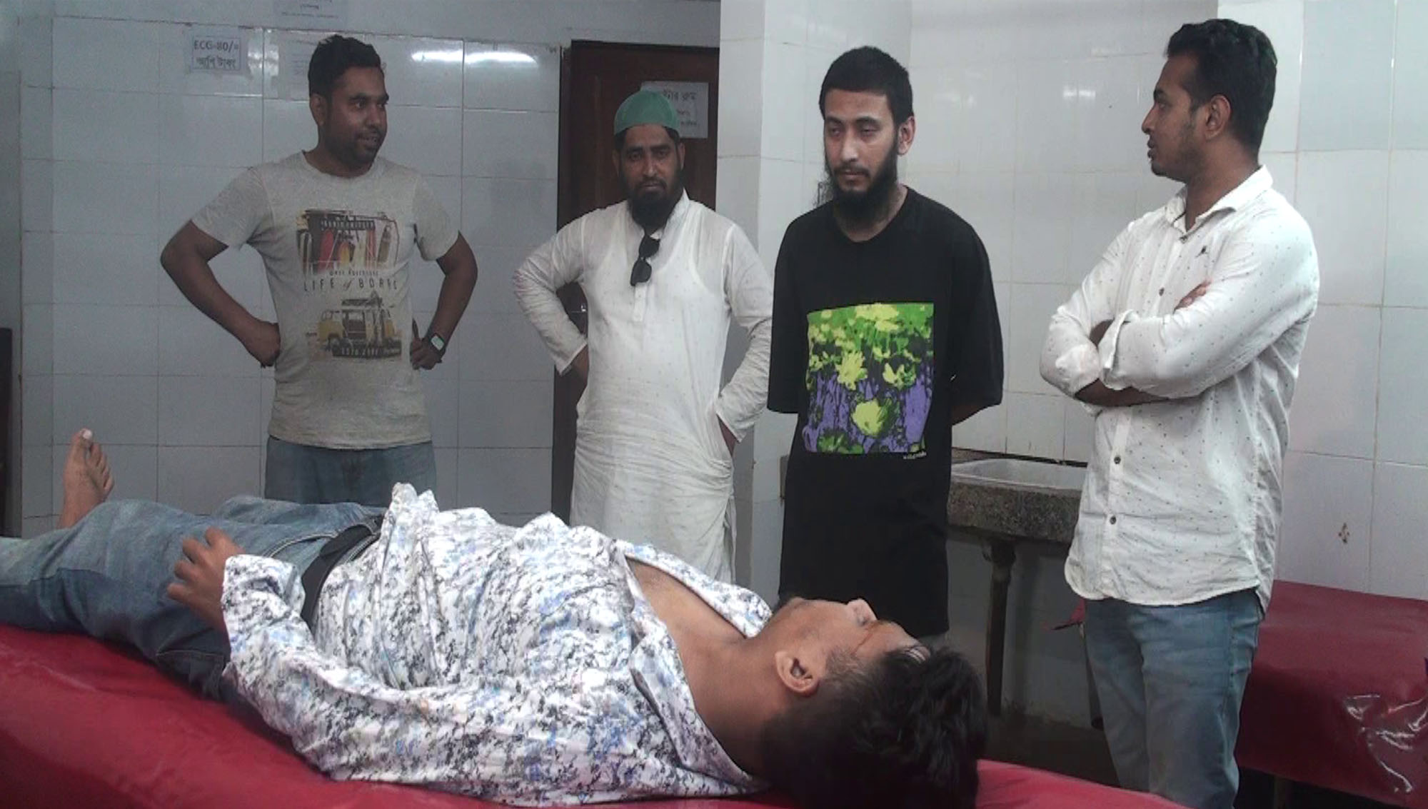 গোপালগঞ্জের টুঙ্গিপাড়ায় সন্ত্রাসী হামলায় দৈনিক প্রতিদিনের সংবাদের উপজেলা প্রতিনিধি আহত