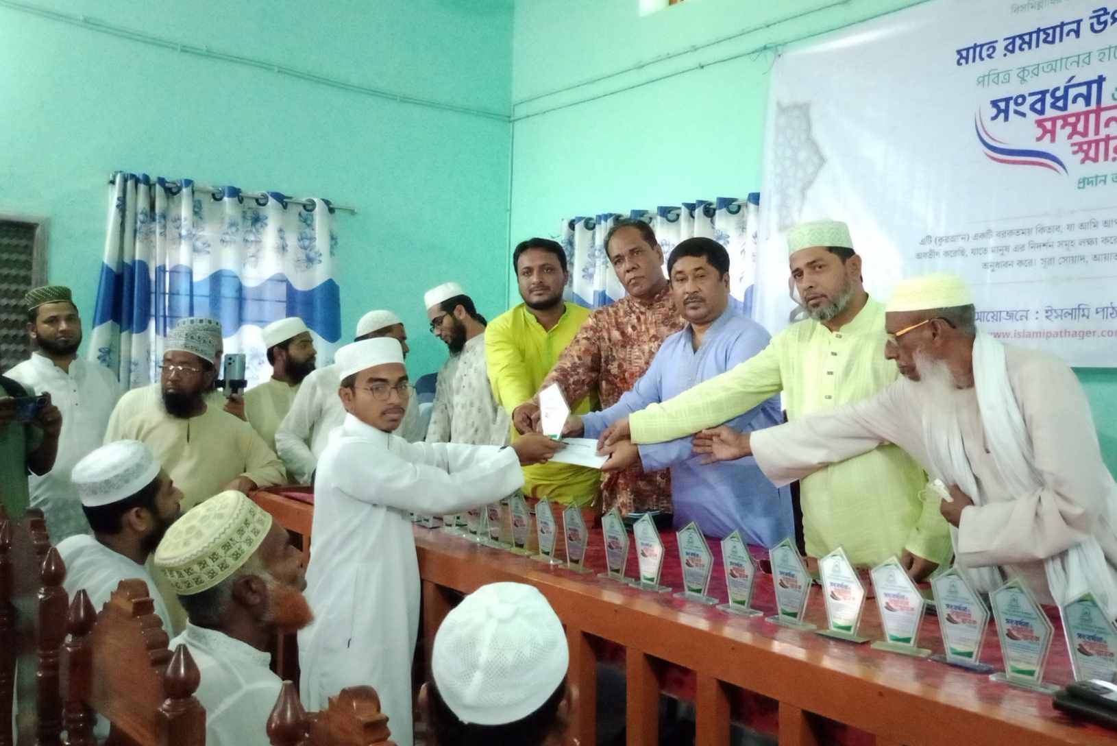 বামনায় ৫০ জন কুরআনের হাফেজকে সংবর্ধনা ও সম্মাননা স্মারক প্রদান