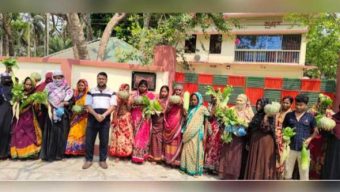 নিজ হাতে উৎপাদিত সবজি বিনামূল্যে বিতরণ