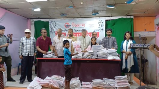 রংপুরে সিনথিয়া খানের পৃষ্ঠপোষকতায় ফিরেদেখা’র উদ্যোগে ২৩০জন শিশুর মাঝে ঈদ উপহার বিতরণ