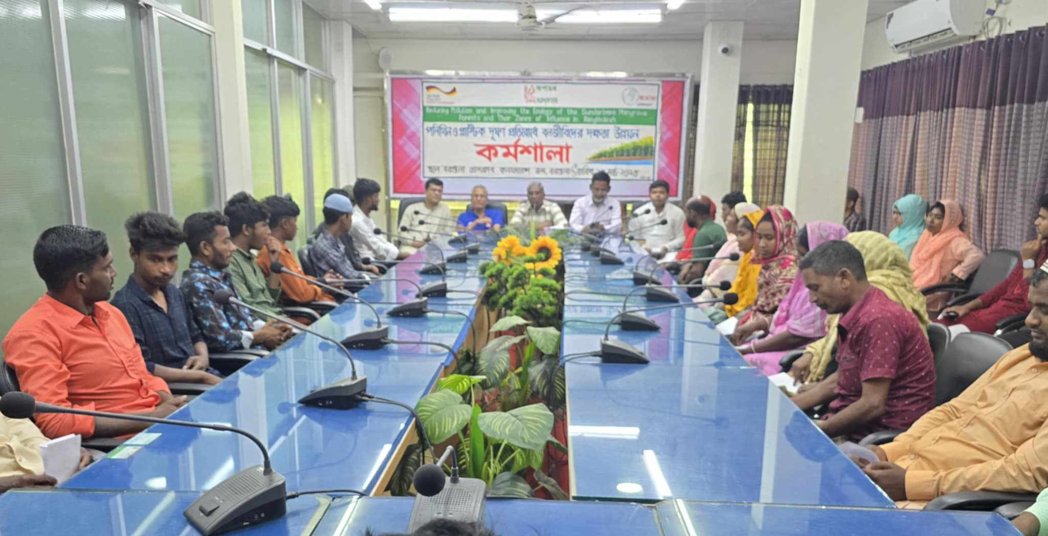 বরগুনায় পলিথিন ও প্লাস্টিক দূষণ প্রতিরোধে জেলেদের নিয়ে  দক্ষতা উন্নয়ন কর্মশালা