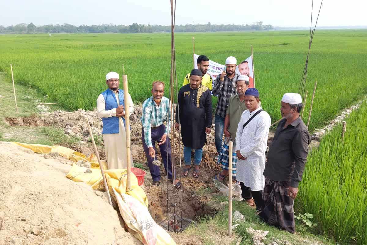 বালাগঞ্জের হাওরে নির্মিতব্য ‘কৃষক ছাউনি’র ভিত্তিপ্রস্তর স্থাপন