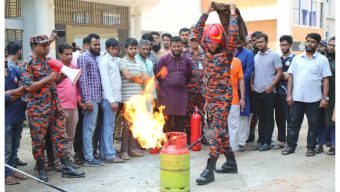 যবিপ্রবিতে অগ্নি প্রতিরোধ, নির্বাপণ, উদ্ধার ও জরুরী বর্হিগমন বিষয়ক মহড়া অনুষ্ঠিত