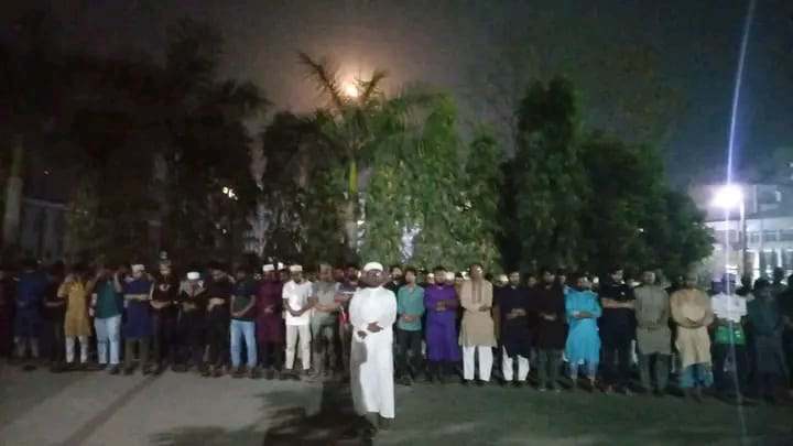 ধর্ষিত আছিয়ার মৃত্যুতে গায়েবানা জানাজা করল যবিপ্রবি শিক্ষার্থীরা