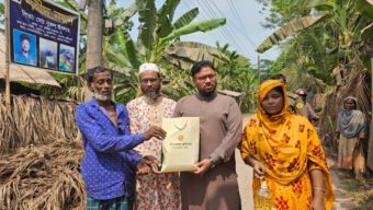 জুলাই গণঅভ্যুত্থানে শহীদের কবর জিয়ারত ও পরিবারের সাথে ঈদ শুভেচ্ছা বিনিময় করলেন ইউএনও