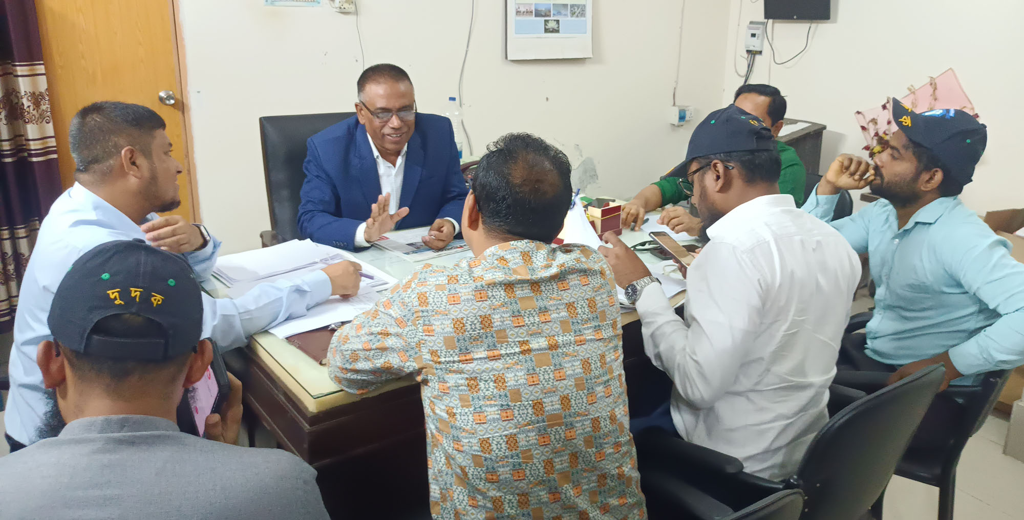 গোপালগঞ্জে জেলা খাদ্য নিয়ন্ত্রক কায্যালয়ে দুদকের অভিযান