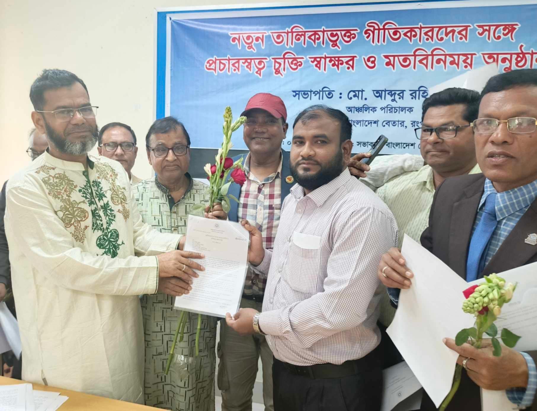 বাংলাদেশ বেতারের তালিকাভুক্তি গীতিকার হলেন সাংবাদিক জীবন