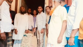 বোরহানউদ্দিনে ঝাটকা আহরণে বিরত থাকা জেলেদের মাঝে বিনামূল্যে ভিজিএফ’র চাল বিতরণ