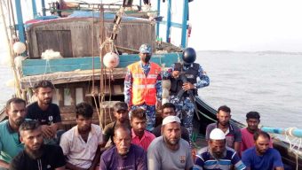 ৪ দিন ধরে সমুদ্রে ভাসতে থাকা ১৩ জেলেকে উদ্ধার করেছে কোস্ট গার্ড পশ্চিম জোন।