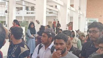 বিভাগ ও ডিগ্রি পরিবর্তনের দাবিতে যবিপ্রবির প্রশাসনিক ভবন অবরোধ