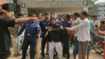 ধর্ষক কে গণধোলাই জেল হাজতে পাঠালেন বিচারক