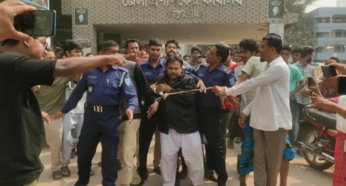 ধর্ষক কে গণধোলাই জেল হাজতে পাঠালেন বিচারক
