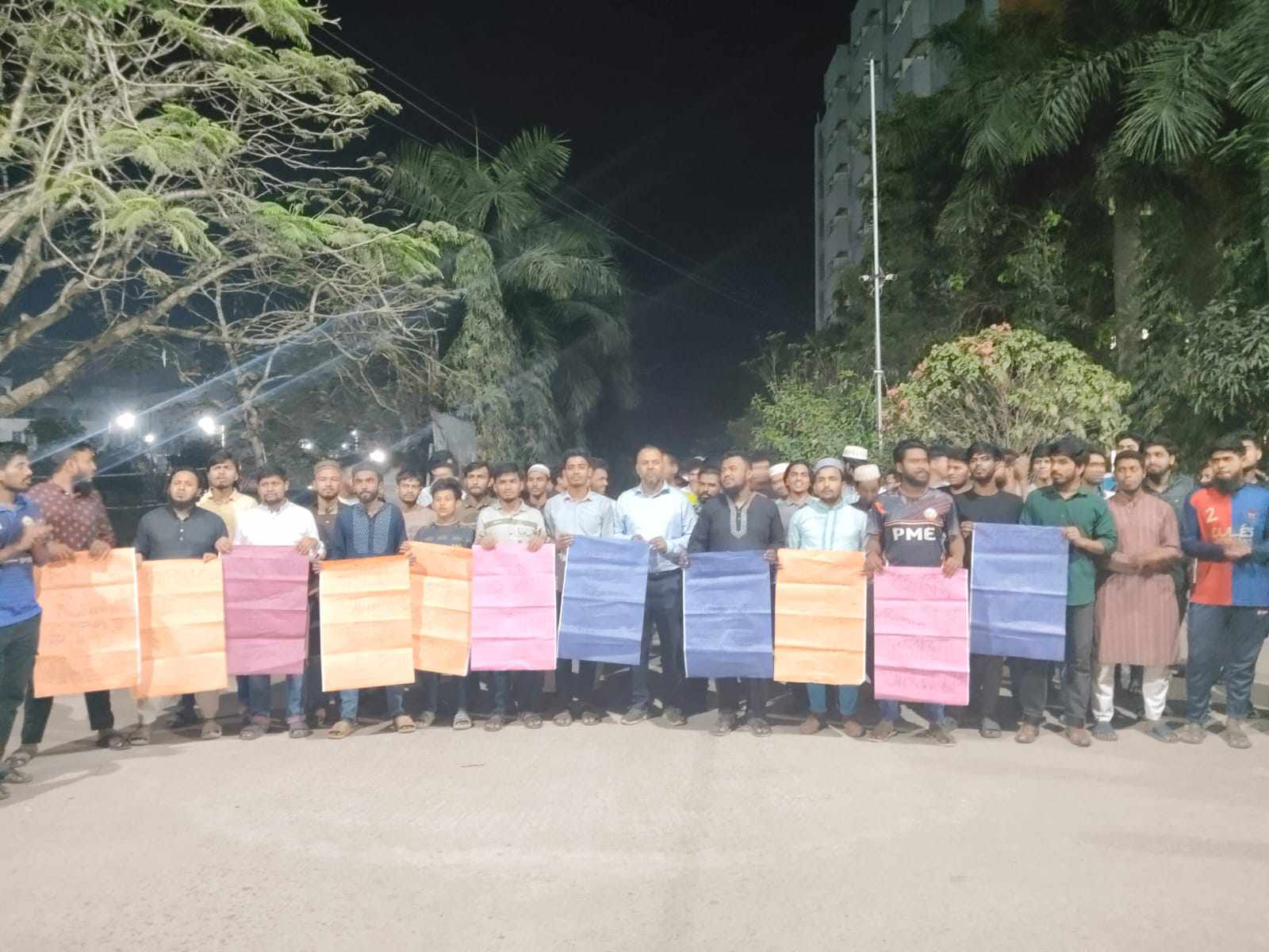 চলমান ধর্ষণের প্রতিবাদে যবিপ্রবিতে মোমবাতি প্রজ্বলন ও বিক্ষোভ মিছিল