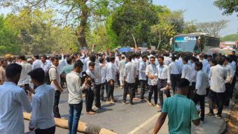 গোপালগঞ্জে ৬ দফা বাস্তবায়নের দাবীতে পলিটেকনিক শিক্ষার্থীদের মহাসড়ক অবরোধ