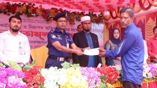 গোপালগঞ্জে বৈদেশিক কর্মসংস্থান ও নিরাপদ অভিবাসনের লক্ষ্যে সচেতনতামূলক সভা, ক্ষতিগ্রস্থ পরিবারকে অর্থিক অনুদান