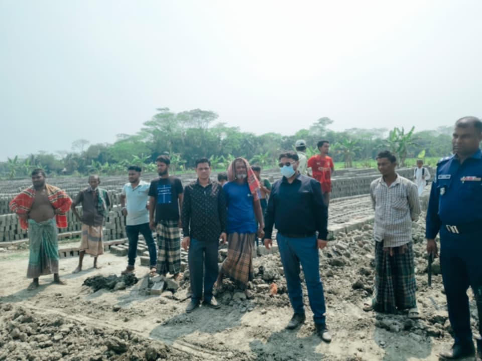 বোরহানউদ্দিনে ইউএনও এর নেতৃত্বে ৩ টি ইট ভাটায় অভিযান ৫ লাখ টাকা জরিমানা