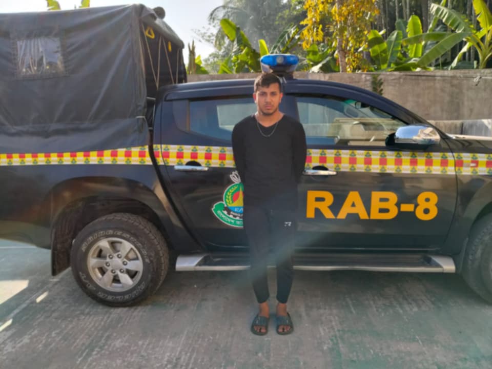 ভোলায় র‍্যাবের অভিযানে হত্যা চেষ্টা মামলার পলাতক আসামি গ্রেফতার