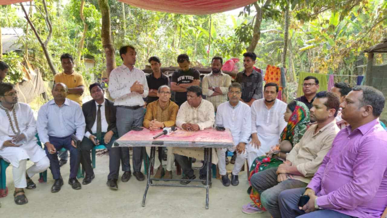 বরগুনায় ধর্ষিতা কিশোরীর পরিবারের পাশে জন্মাষ্টমী উদযাপন পরিষদ বাংলাদেশ