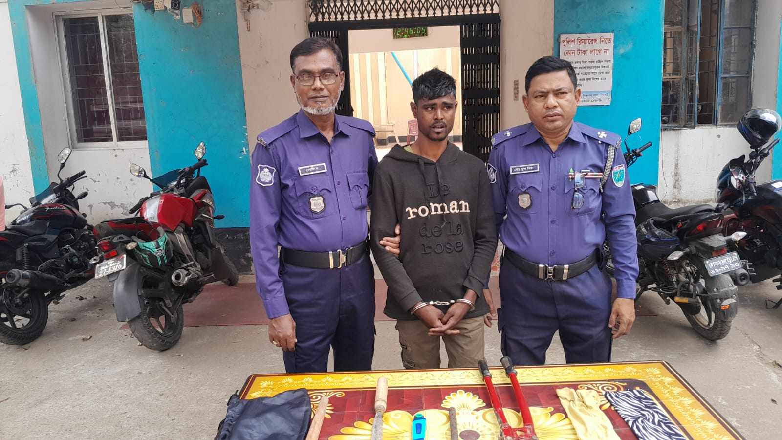 বিশ্বনাথে ডাকাতির সরঞ্জামসহ ডাকাত আটক