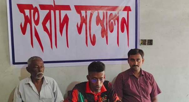 গলাচিপা কর্মকার পট্টি অবৈধভাবে দোকান ঘরে তালা