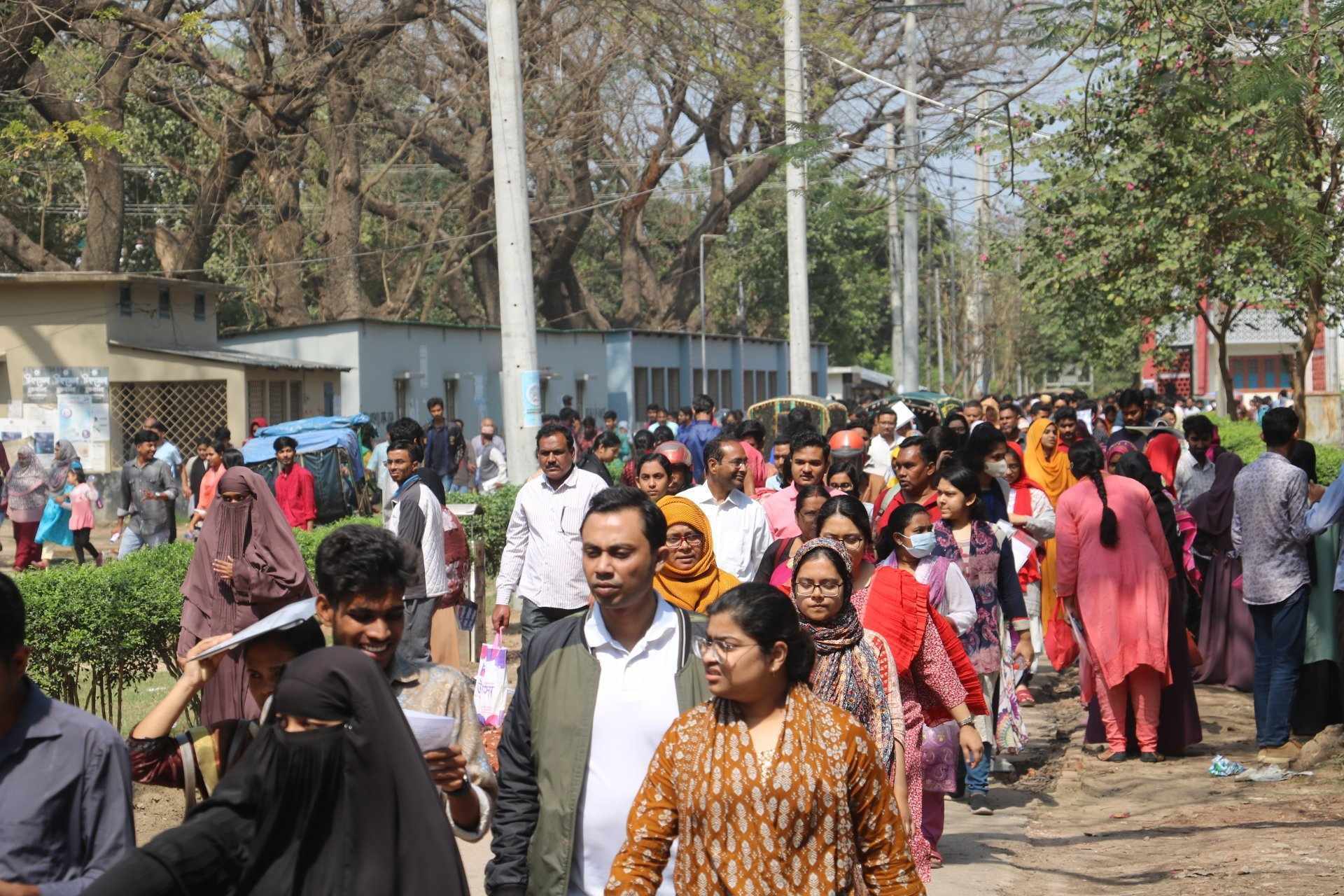 রাবি ভর্তি পরীক্ষা: পছন্দের কেন্দ্রেই পরীক্ষা দেওয়ার সুযোগ পাচ্ছেন শিক্ষার্থীরা