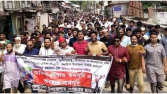 গলাচিপায় ইউএনও’র অপসারণের দাবিতে ছাত্র-জনতার অফিস ঘেরাও ও অবস্থান কর্মসূচি